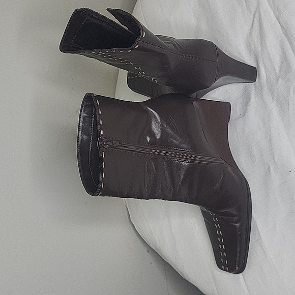 Booty - Picture 2 of 3